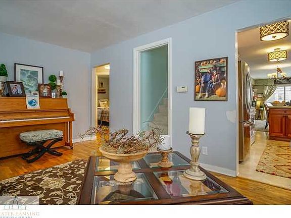 3rd image of 302 E Highland Ave