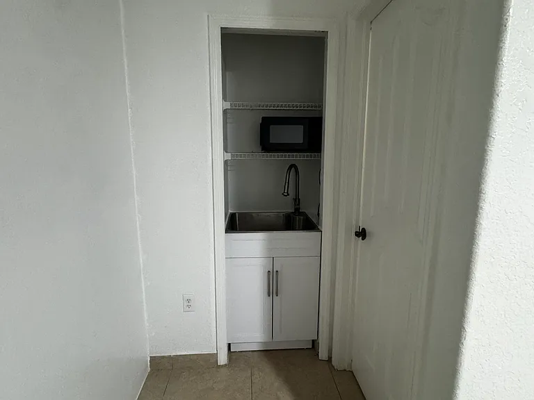 SE 14th Pl — Photo 2