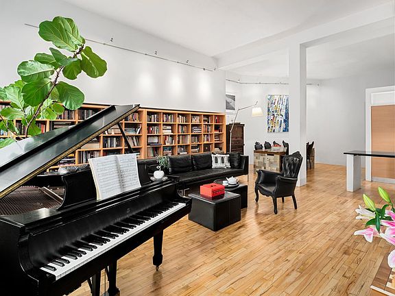4th image of 454 W 46th St #6AS