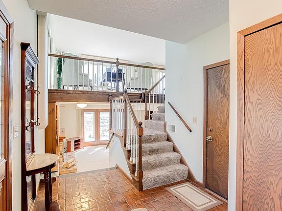 3rd image of 5865 Hyland Courts Dr