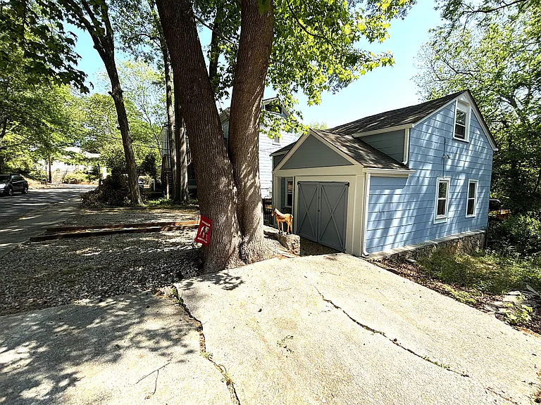 369 Sterling St NE — Photo 16