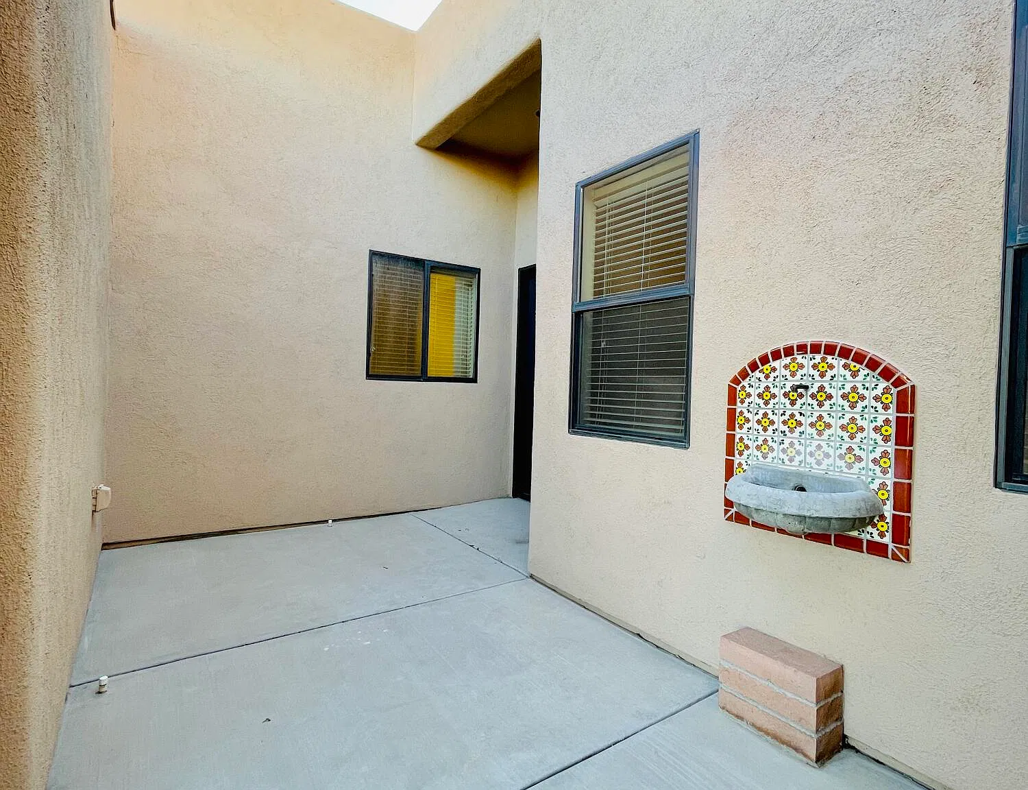 3 bed, 2.0 bath, 2503 sqft, $2,495 — Photo 3