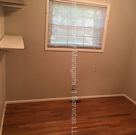 4th image of 9806 East Ave