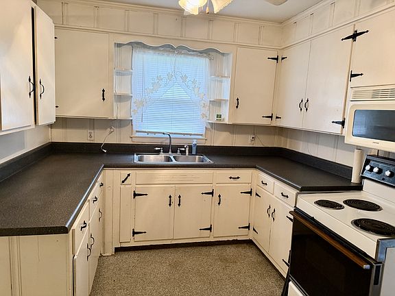 5th image of 301 Malvin St