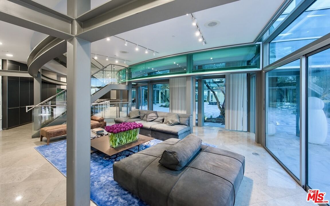 carousel photo #24 (MLS)