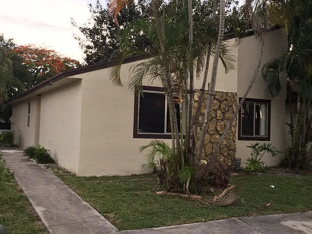 3 bed, 2.0 bath, 1220 sqft, $2,995 — Photo 2