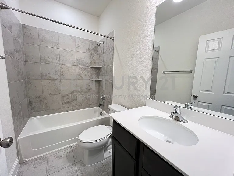 2605 Warren Ln — Photo 11