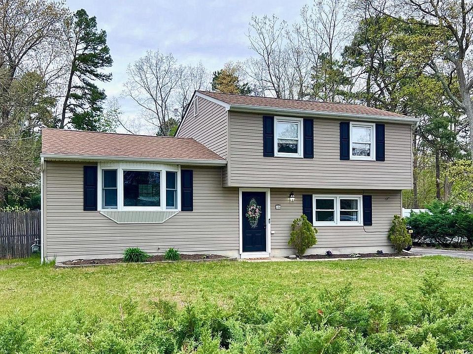 1st image of 104 Cedar Lake Dr