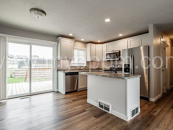2nd image of 13616 Emiline Cir
