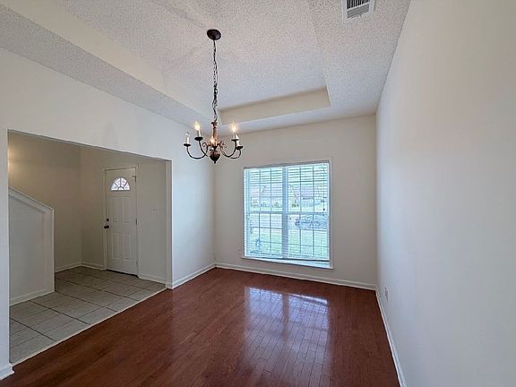 3rd image of 10097 Bloomsbury Ave