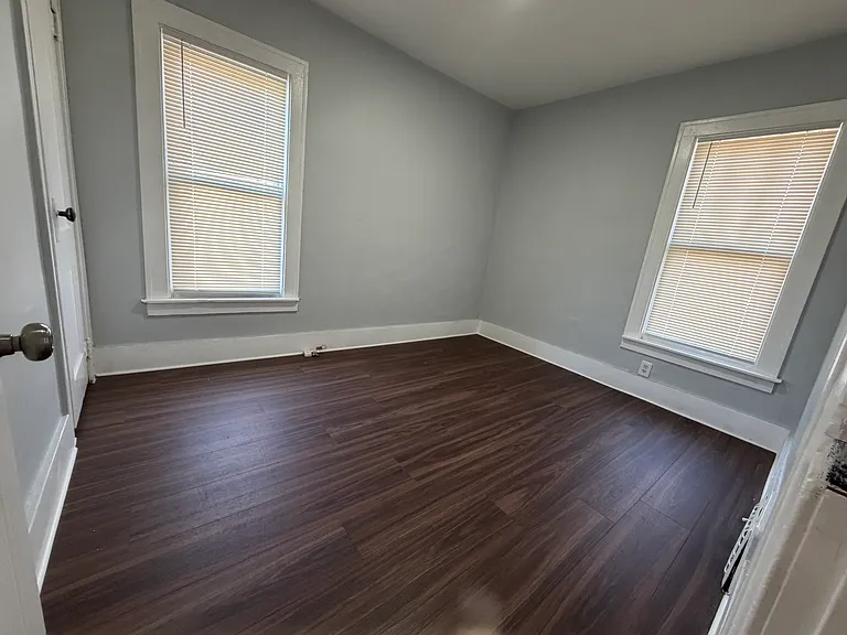 107 N Sanford St — Photo 8