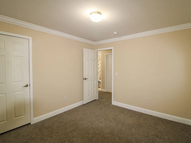 126 Meadows Ln — Photo 20