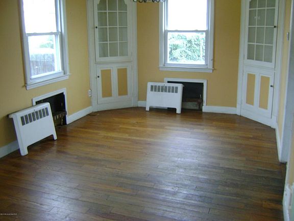 3rd image of 655 Norwood Ave