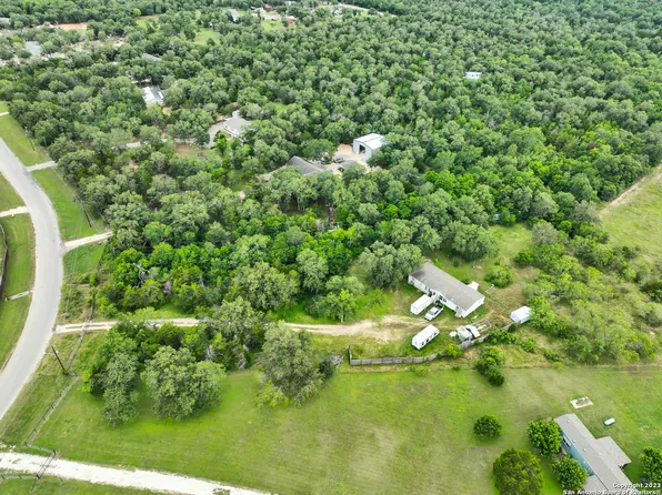408 High View Ranch Dr, Cedar Creek, TX 78612