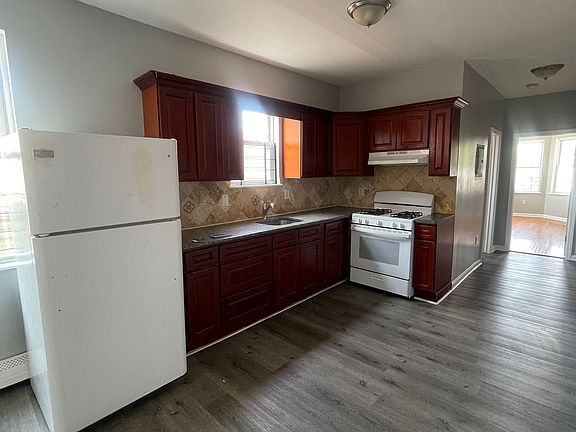 4th image of 368 Avon Ave #6