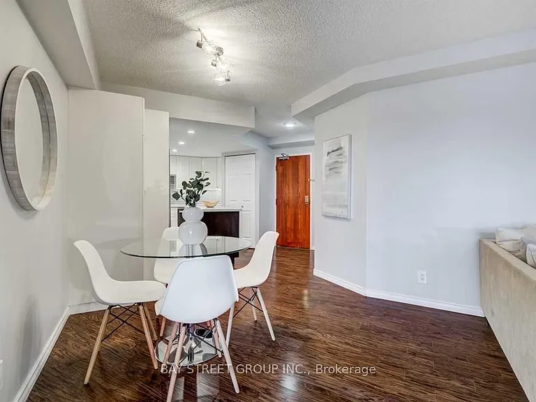 456 College St #602 — Photo 4