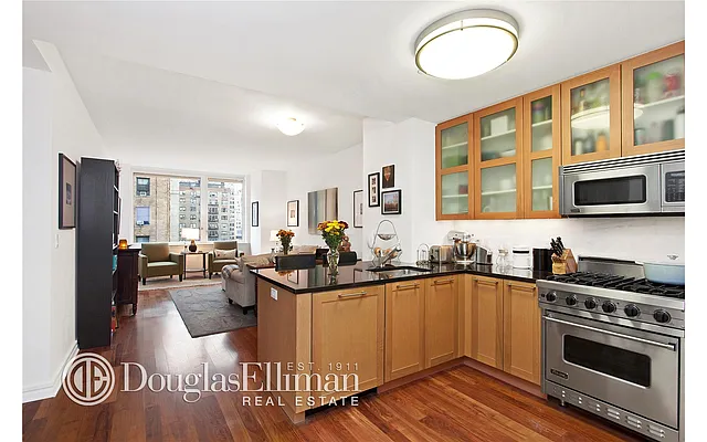 Rented by Douglas Elliman | media 23