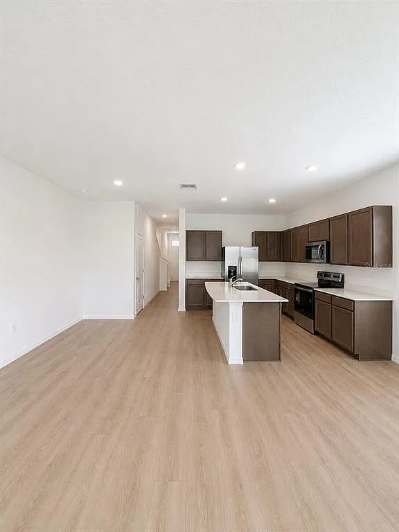 3 bed, 2.5 bath, 1759 sqft, $2,360 — Photo 4