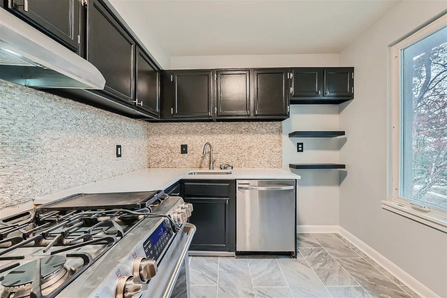 2 bed, 953 sqft, $1,900 — Photo 3