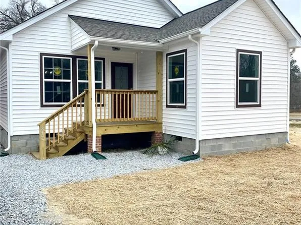 817 Church St, Blackstone, VA 23824