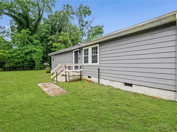 1450 Old Hollow Rd, Winston Salem, NC 27105