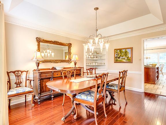 5th image of 8910 Ivey Glen Ct