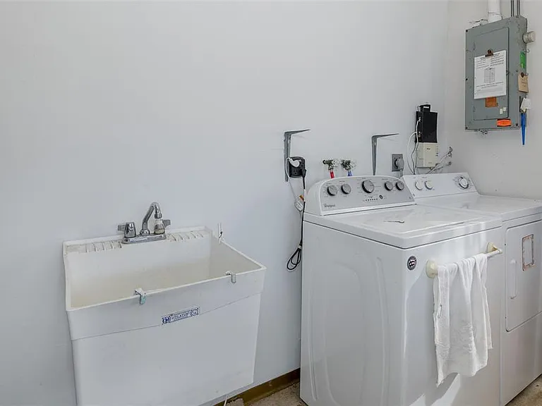 8015 San Fernando Dr — Photo 38