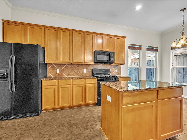 2614 Shady Acres Ct — Photo 8