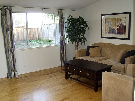 5th image of 13534 Holiday Dr