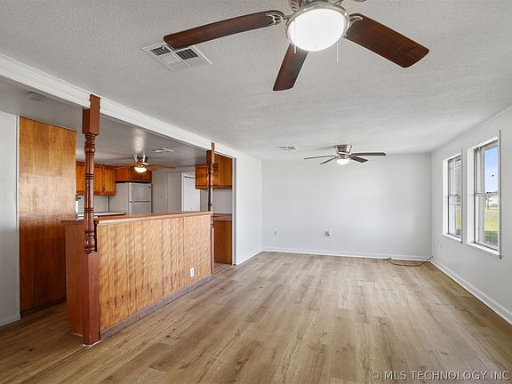 3rd image of 610 E McKennon Rd