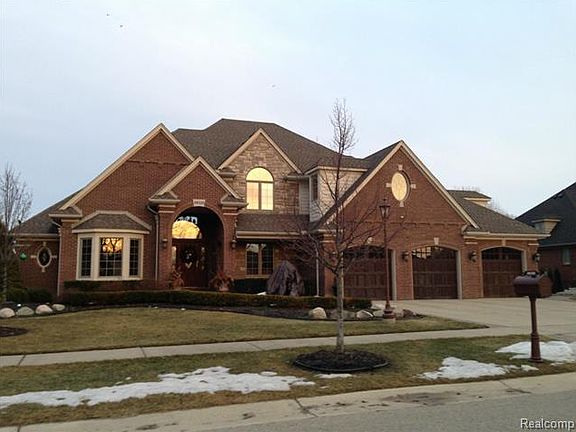 3rd image of 38528 Primrose Ln