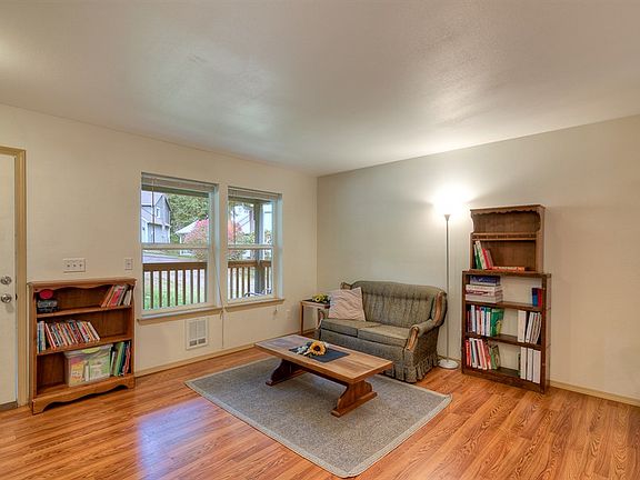 4th image of 18434 Blue Hills Dr SE