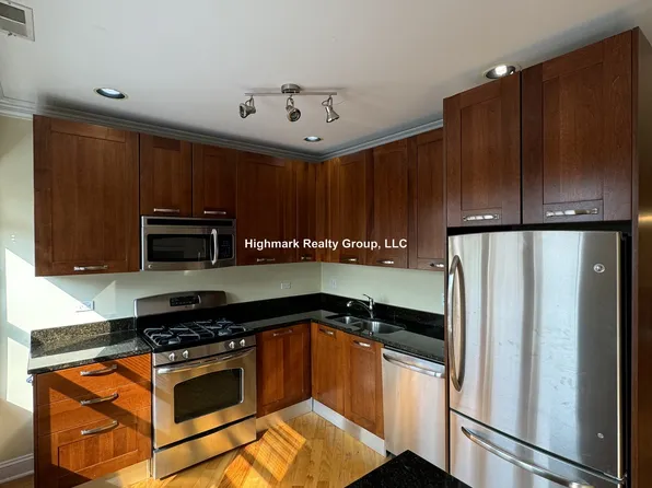 6949 N Oakley Ave, Chicago, IL