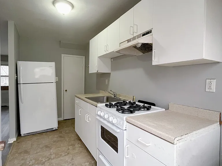 4717 Vista St — Photo 7