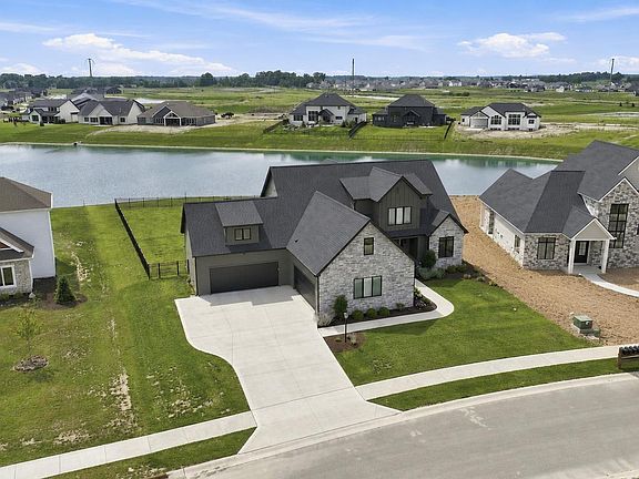 2nd image of 10664 Chestnut Creek Blvd