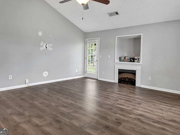 3rd image of 572 Clydes Way
