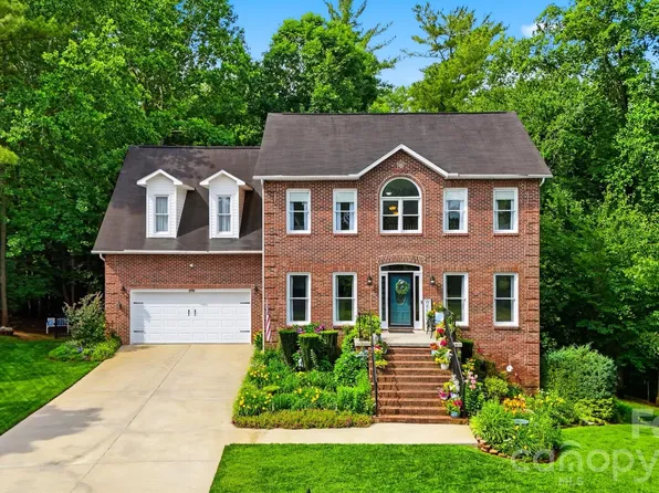 6253 Riviera Run Estates Dr, Hickory, NC 28601
