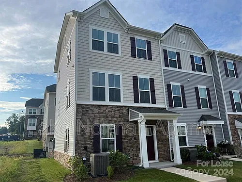 1814 Aspire St Photo 1