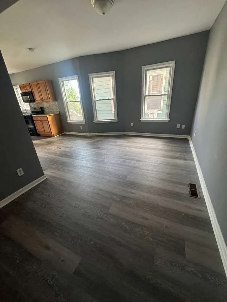 3 bed, 2412 sqft, $2,250 — Photo 1