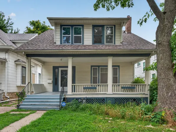 1282 SW College Ave, Topeka, KS 66604