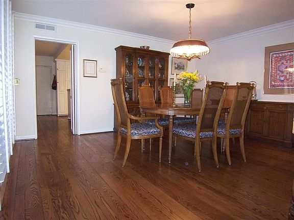 3rd image of 17108 Burbank Blvd