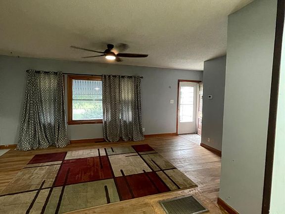 4th image of 408 Corse Ave