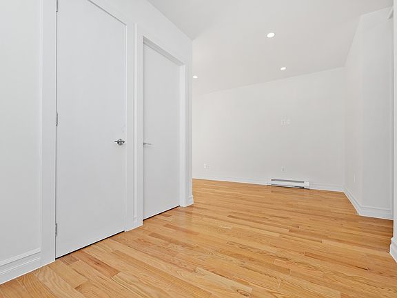4th image of 210 E 31st St APT 2