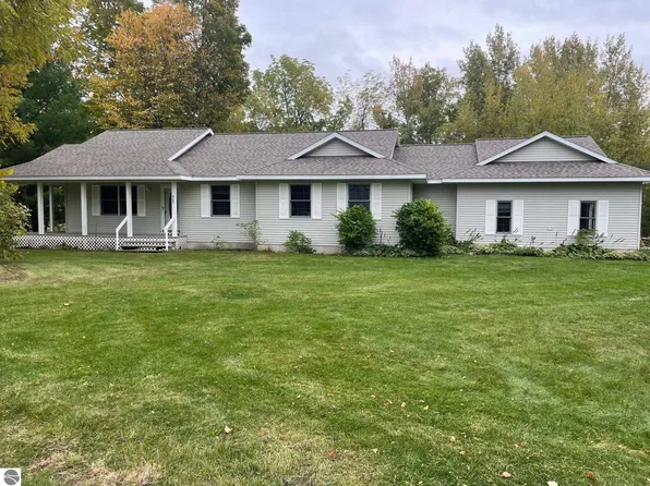 507 1st St, Elk Rapids, MI 49629