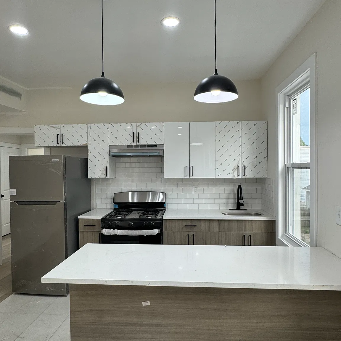 4 bed, $2,700 — Photo 3
