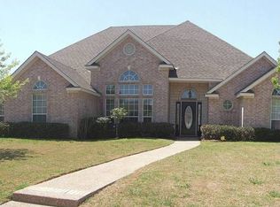 555 Cobblestone Ln, Crawford, TX 76638