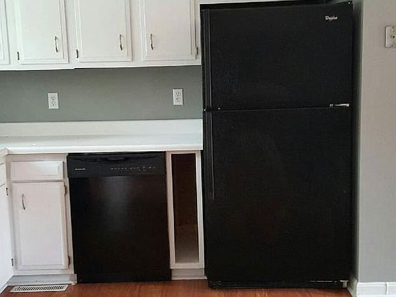 3rd image of 10704 Meadowlark Ln