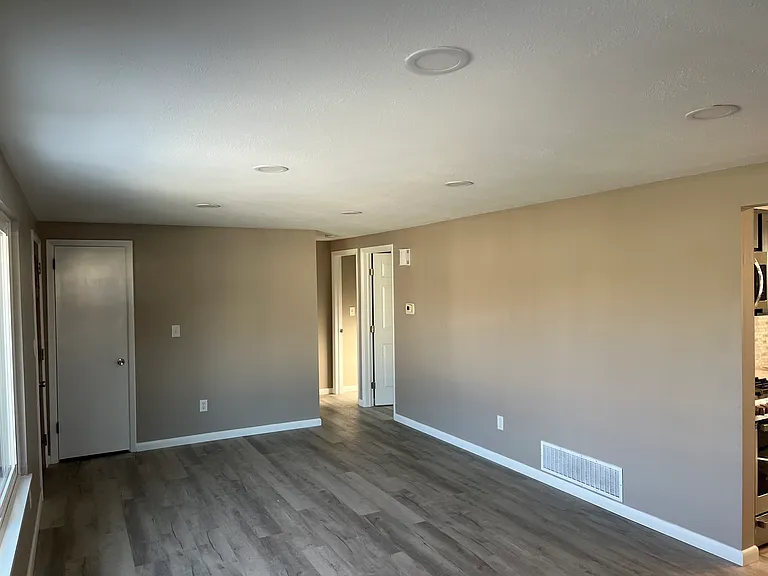 868 Mansfield St — Photo 9