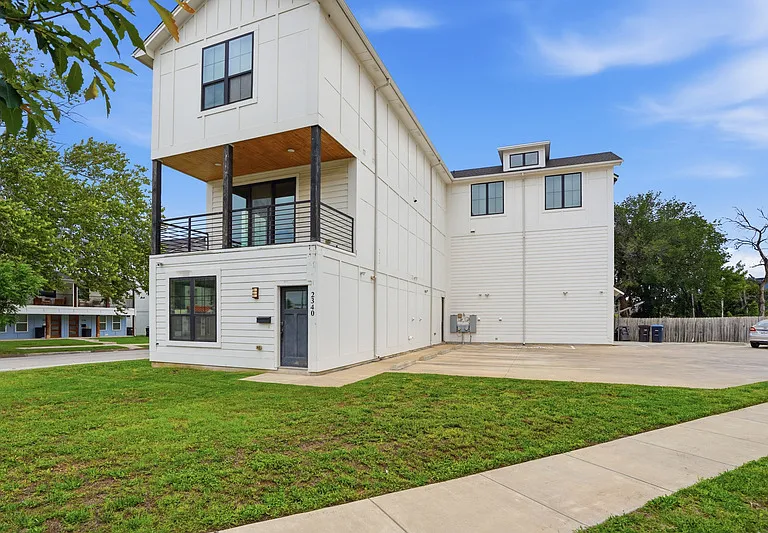 2340 Benbrook Dr — Photo 3