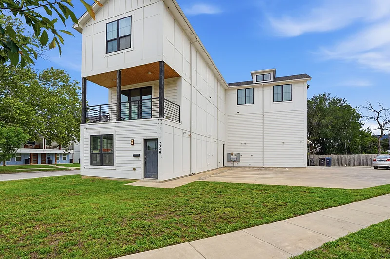 3221 Forest Park Blvd #1